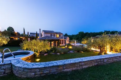 Image de Villa ARtIEN for 8 people with 32m2 private pool & pet friendly