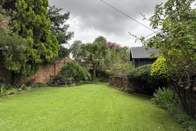 Image de Gorgeous cozy Modern interior 5-bed guesthouse with Ac, pool, sauna in Pretoria