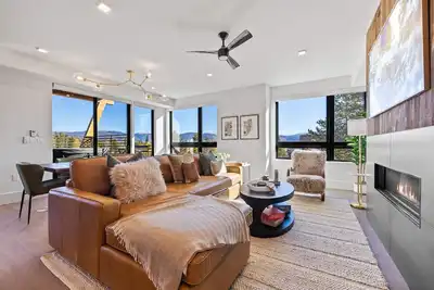 Image de Frisco Flats Condo - Mountain Views, Private Hot Tub, Downtown!