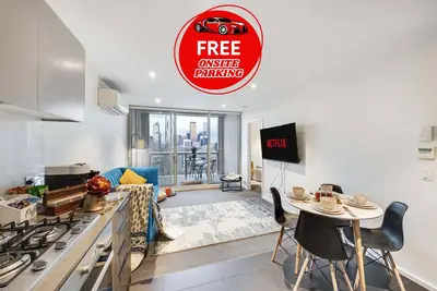 Image de Luxury Docklands Apartment | City Views, Pool, Gym, Free Parking