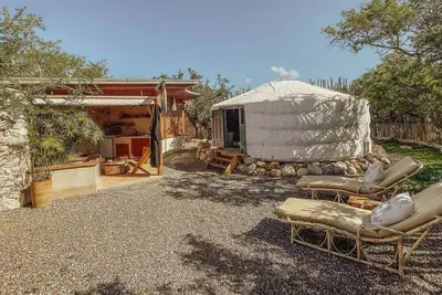 Image de Moonlight Yurt w/Air Con, Garden & Stone Bathroom