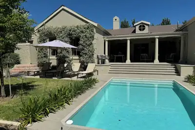 Image de Luxury House + Pool situated amongst vine's & olive trees, exclusive domaine