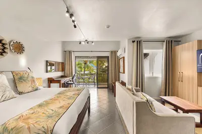 Image de Grand Sahāna 17 | Beachfront Apartment with Balcony | Work from Paradise