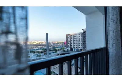 Image de Duplex w/ Pool View Near Auc