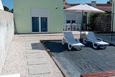 Image de Maison de Vacances 'Vintage Gonçalo Lagoa Stay' avec Terrasse Privée, Jardin Privé et Wi-Fi