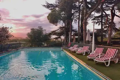 Image de Maison de vacances 'Tordera Village' avec vue sur la montagne, piscine privée et Wi-Fi