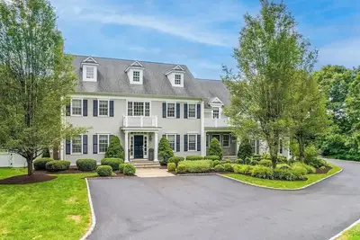 Image de Luxury Retreat-5br plus 3rd floor that sleeps 12 adults; 1 mile to town center