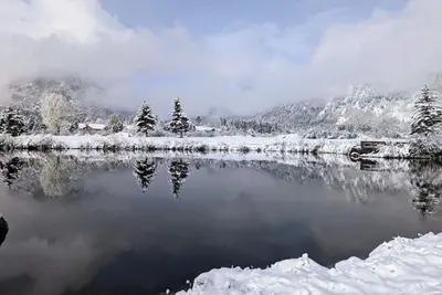 Image de Mountain Modern Open Concept Townhouse - Fam + Pet Friendly, Walk to Outer Range