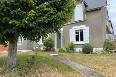 Image de Grande maison familiale rénovée jardin, parking, 10 mn à pied centre et plage