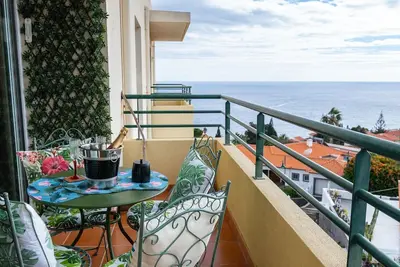 Delmar by LovelyStay