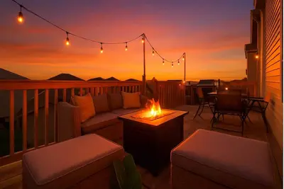 Image de Chic 6bdrm Getaway - KingBed - Patio - Bbq - Garage - Wifi