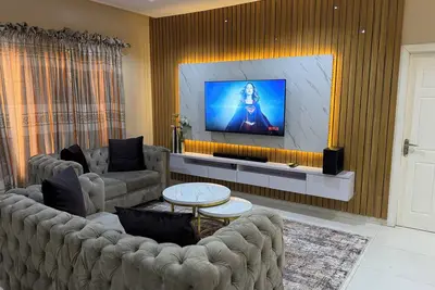 Image de Luxury 2-bed w 24h light in Kolapo Ishola Gra