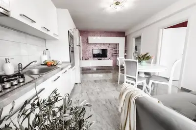 Image de Apartament 3 camere Stejarului Cluj Florești