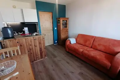 Image de À 100m des pistes de ski, Rez-de-chaussée, balcon, télévision, casier à ski, 24m², Montalbert