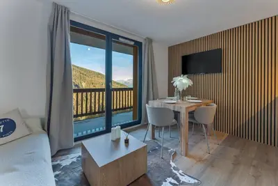 Image de 250m du centre station, piscine, balcon, télévision, casier à ski, 34m², Les Orres