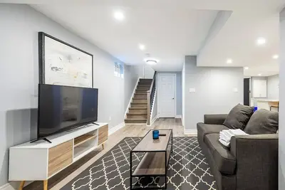 Image de Cozy 3br Basement w/ 2 Baths