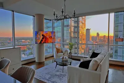 Image de Summit Magnificent Mountain & City Views Beltline