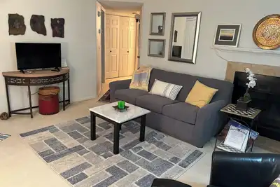 Image de 2-bedroom condo in welcoming Tucson with Ac, fitness room. Start relaxing now