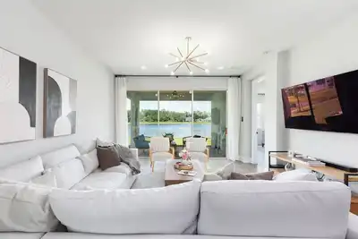 Image de Stylish waterside retreat - springs nearby - pool and gym access - large groups