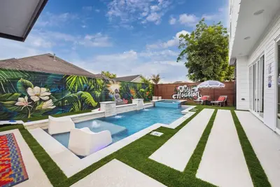 Image de Bali in Houston-Unit A, 4br/4Bath