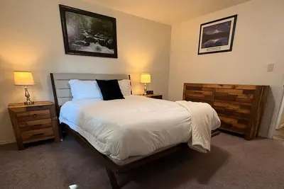 Image de Helm’s Haven – A Cozy Traveler’s Retreat in Boise