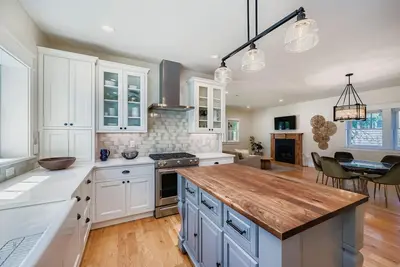 Image de Idyllic Downtown Longmont 5-Bdr Retreat