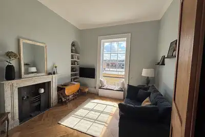 Image de Elegant Georgian Apartment on Alfred Street