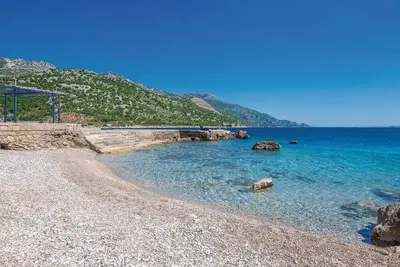 Image de Appartement confortable d'une chambre à Karlobag