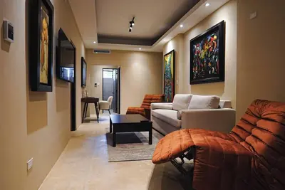 Dream apt: 8bd, 6ba, parking.