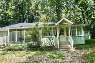 Image de Creekside Cottage in scenic Harbert, Mi