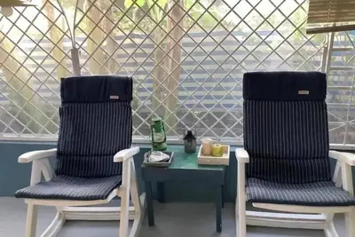 Image de Vinckennest kamer met bad, porch, kitchenette.