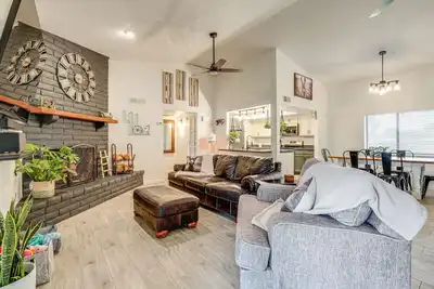 Image de Family Home on > 2 Acres w/ Stables in Gilbert!