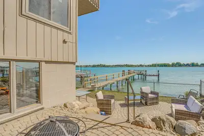 Image de Spacious Riverfront Home w/ Dock in St Clair!
