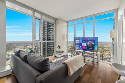 Image de Luxury 2. 5 Bedroom 2 Bathroom 1 Parking Spot Near Sq1 Condo Breathtaking Views!
