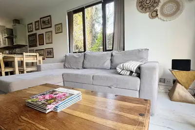 Image de Bright 1-Bed Flat with Garden & Pool in London