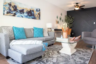 Image de Central 3br Getaway/ Family-sized, Free Parking & Ac/ Near Downtown