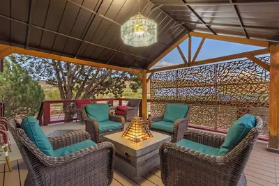 Image de Indoor Pickleball Court, Game Room, Stargazing-sleeps 8!