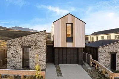 Image de The Rose – Luxury Escape with Fireplace & Mountain Views