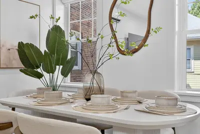 Image de Serene 4br 3ba Apt • Harvard/Mit • Sleeps 10+ • Parking Permit Included