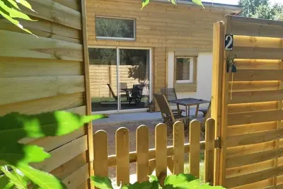 Image de Bordeaux 15 mn - Plages 25 mn\nCottage et jardin privé. Accès rapide Aéroport.