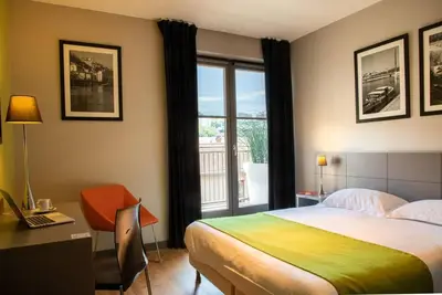 Image de Three Comfortable and Pet-friendly Rooms, Onsite Parking, Centrally Located!