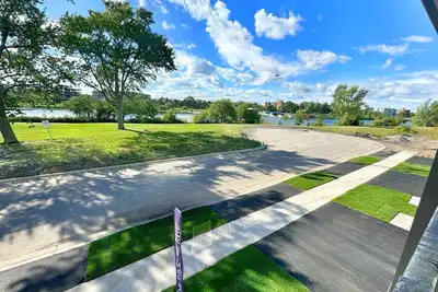 Image de Waterfront Getaway: Peaceful Canal Escape