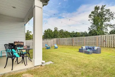 Image de 7 Mi to Dtwn Augusta! Modern Family Home