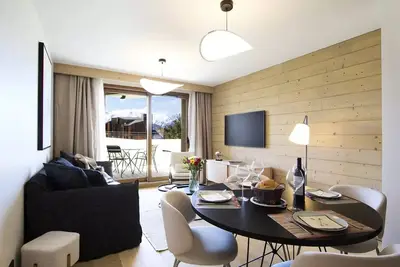 Image de Phoa02 Appartement spacieux, départ et retour skis aux pieds, situé dans une résidence neuve, avec piscine et salle de sport. ***