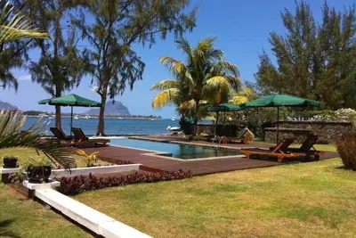 Image de La Preneuse Beachfront 3br w/ Pool & Sunset