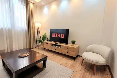 Image de Stay in the heart of Istanbul’s creative soul—Cihangir. This spacious, stylish apartment is steps from Taksim Square, Istiklal Street, and Kabataş Tramway, perfect for groups seeking comfort, culture, and convenience.