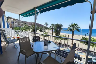 Image de Appartement 'Piso Frente Playa De La Colonia' avec vue sur la mer, terrasse privée et Wi-Fi