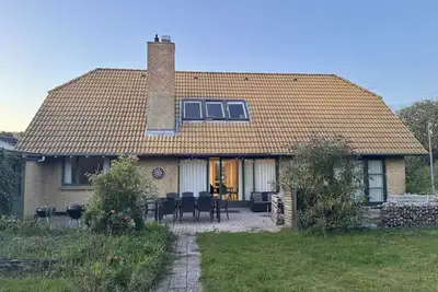 Image de The Sunflower: 7br, 3ba Retreat w/ Garden & Parking in Munkebo