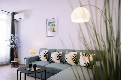 Hyper-centre Toulon (Puget) T2 avec climatisation