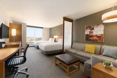 Image de Stylish & Roomy Queen Room | Breakfast Included | Swimming Pool & Fitness Center